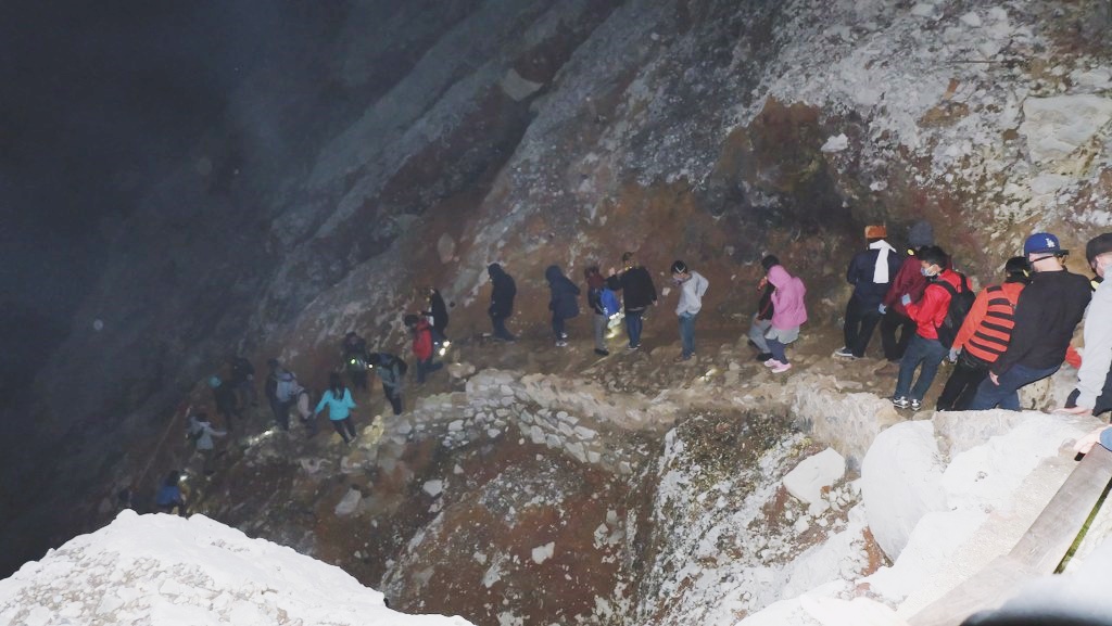 คาวาห์อีเจี้ยน อีเจี้ยน ภูเขาไฟ อินโด อินโดนีเซีย เทรคกิ้ง ปีนเขา เดินเขา เข้าป่า เที่ยวอินโด เที่ยวคนเดียว ท่องเที่ยว เดินทาง บล็อกเกอร์ท่องเที่ยว ผจญภัย wandermore