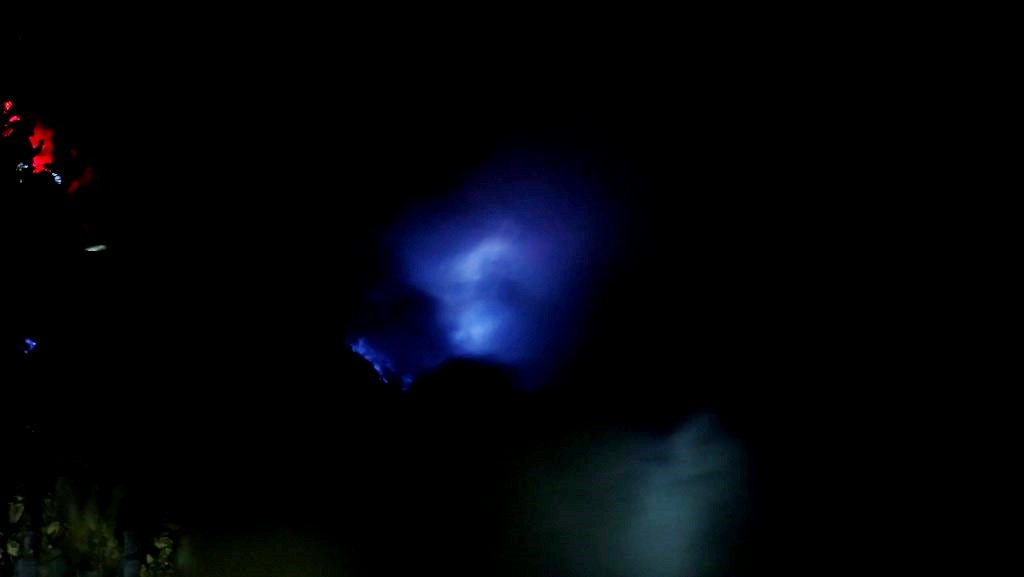 คาวาห์อีเจี้ยน อีเจี้ยน ภูเขาไฟ อินโด อินโดนีเซีย เทรคกิ้ง ปีนเขา เดินเขา เข้าป่า เที่ยวอินโด เที่ยวคนเดียว ท่องเที่ยว เดินทาง บล็อกเกอร์ท่องเที่ยว ผจญภัย wandermore blue frame