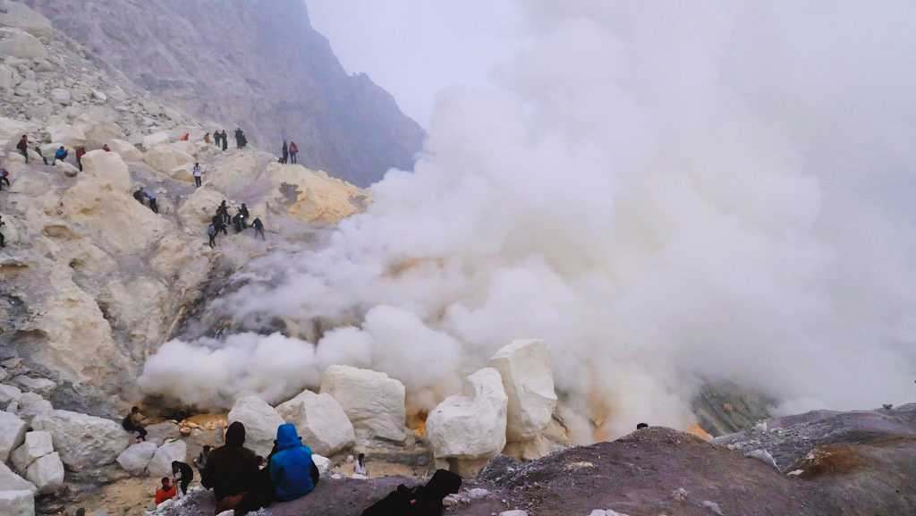 คาวาห์อีเจี้ยน อีเจี้ยน ภูเขาไฟ อินโด อินโดนีเซีย เทรคกิ้ง ปีนเขา เดินเขา เข้าป่า เที่ยวอินโด เที่ยวคนเดียว ท่องเที่ยว เดินทาง บล็อกเกอร์ท่องเที่ยว ผจญภัย wandermore