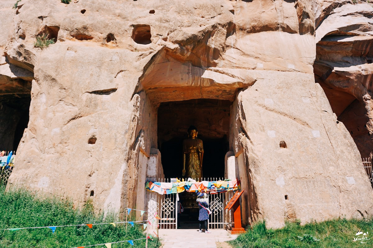 ทะเลทราย badain jaran ผจญภัย เที่ยวคนเดียว จีน เดินทาง เที่ยวจีน ภูเขาสายรุ้ง rainbow mountain zhangye จางเย่ matisi temple