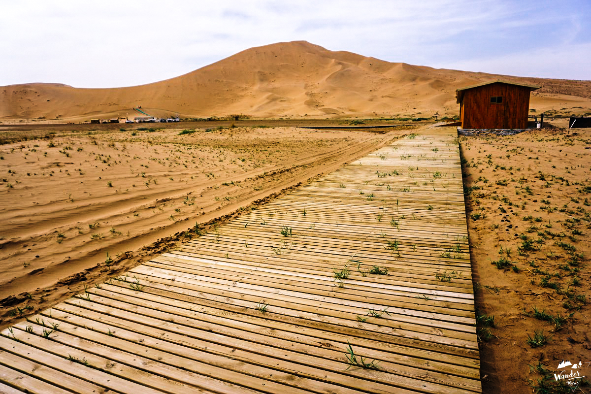 ทะเลทราย badain jaran ผจญภัย เที่ยวคนเดียว จีน เดินทาง เที่ยวจีน 