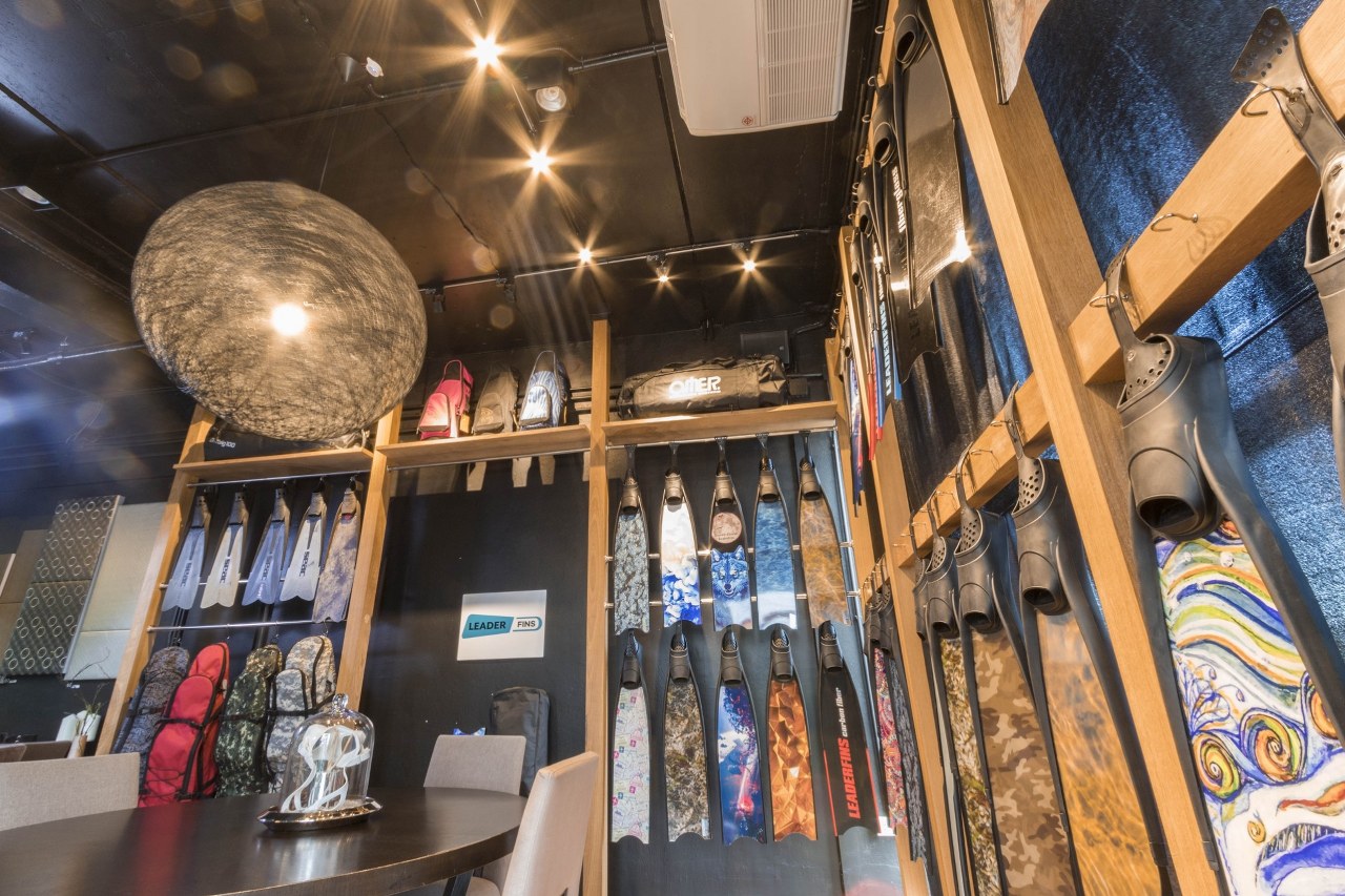 เที่ยวคนเดียว, บล็อกเกอร์ท่องเที่ยว, บล็อกเกอร์สาว, ท่องเที่ยว, ผจญภัย, ลุยเดี่ยว, บล็อกเกอร์สายเที่ยว, เทรคกิ้ง, ปีนเขา, ดำน้ำ, ฟรีไดฟ์, ร้านฟรีไดฟ์, ร้านขายอุปกรณ์ดำน้ำ, กรุงเทพ, ฟินฟรีไดฟ์