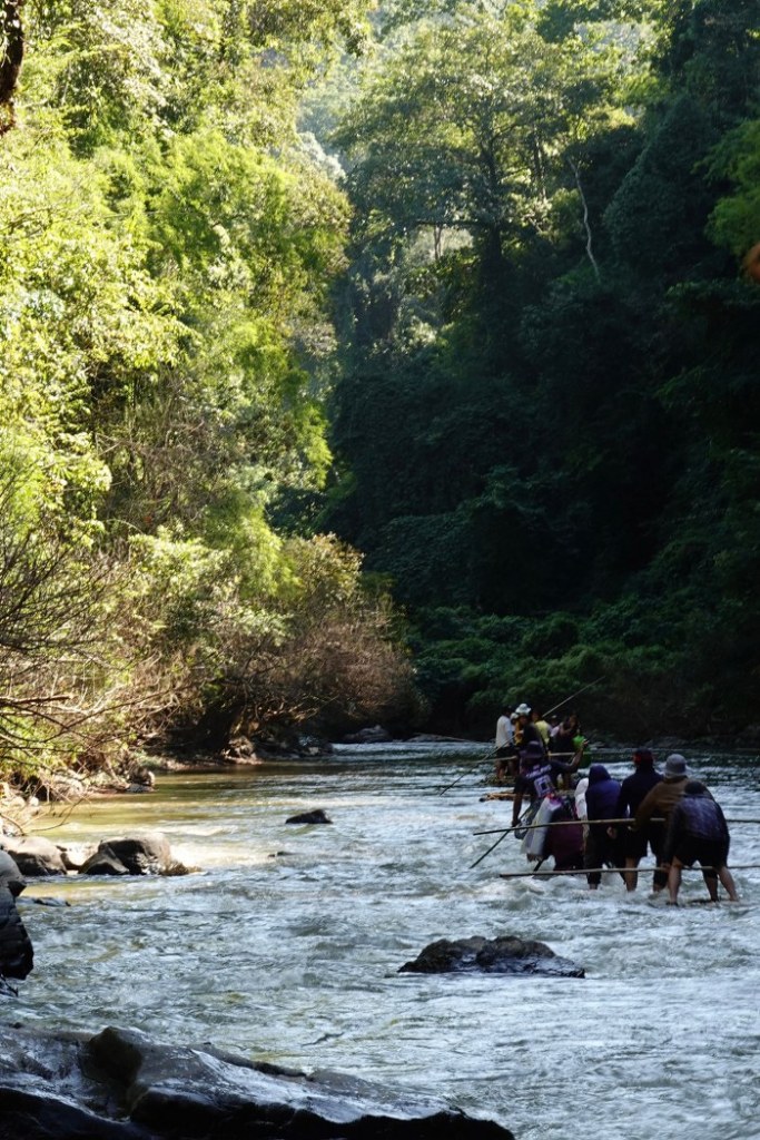 ถ่อแพ โป่งแง้น