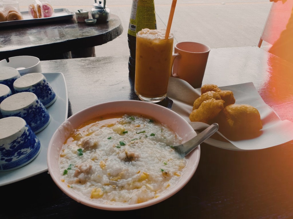 ร้านอาหารเกาะเต่า โจ๊ก ปาท่องโก๋ มื้อเช้าเกาะเต่า