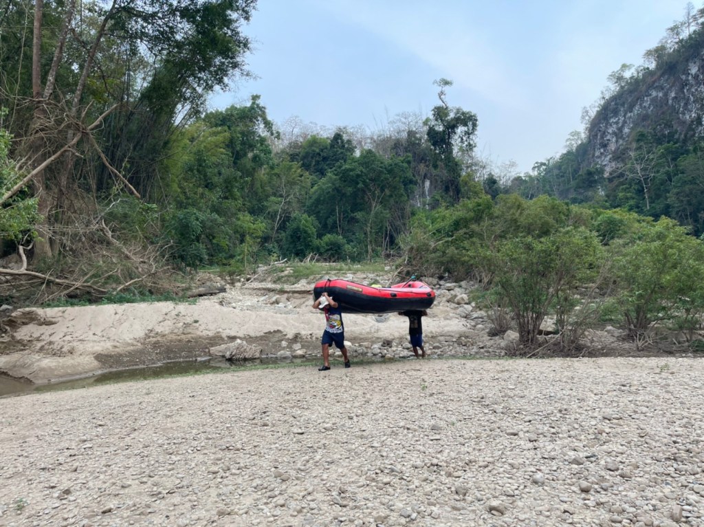 แบกเรือกลับ