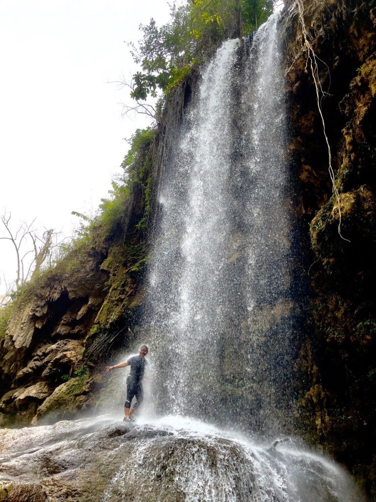 น้ำตกก่อนที่จะถึงทีลอเล