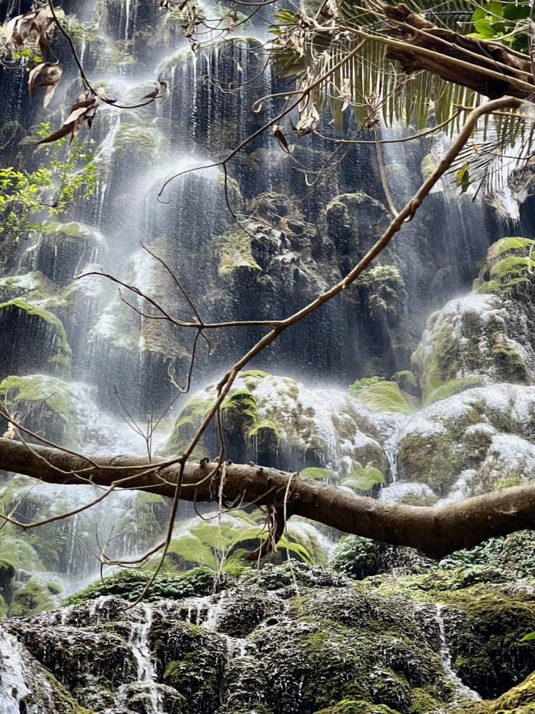 น้ำตกทีลอเล