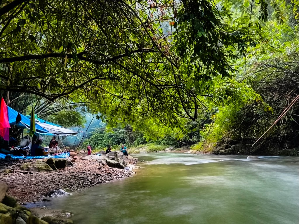 เดินป่าน้ำตกสายรุ้งละอองดาว ที่ตั้งของแคมป์ที่พัก