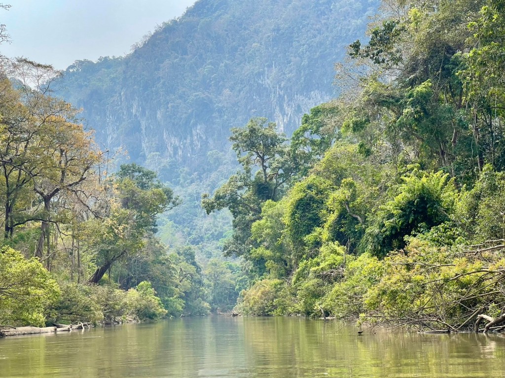 วิวริมทางล่องแก่ง