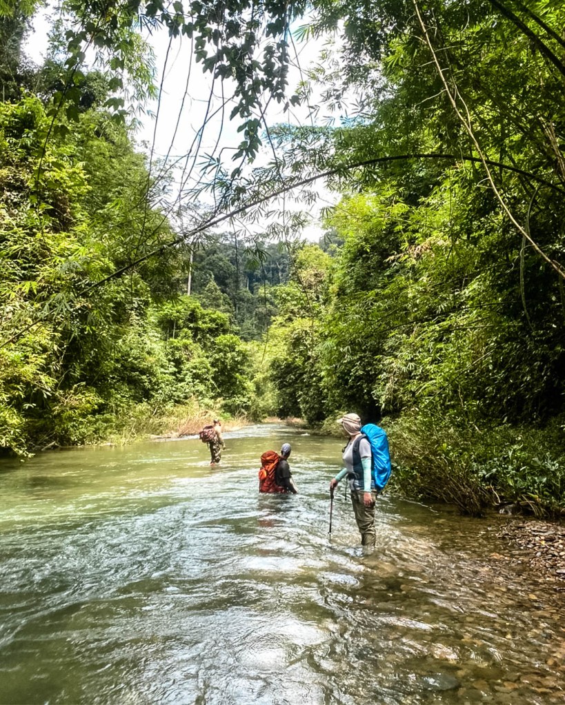 ระหว่างทาง ทริปเดินป่า น้ำตกสายรุ้งละอองดาว 
