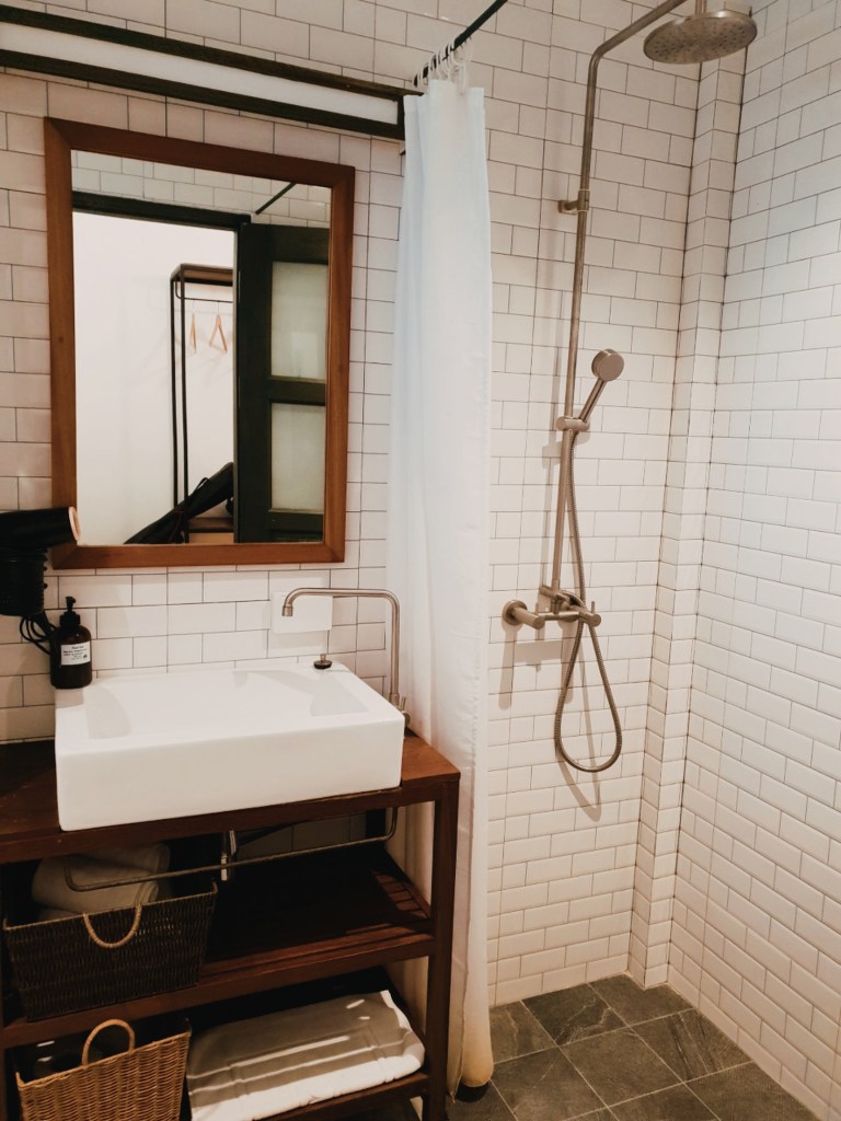 ดำน้ำเกาะเต่า ที่พักเกาะเต่า ห้องน้ำ big tree