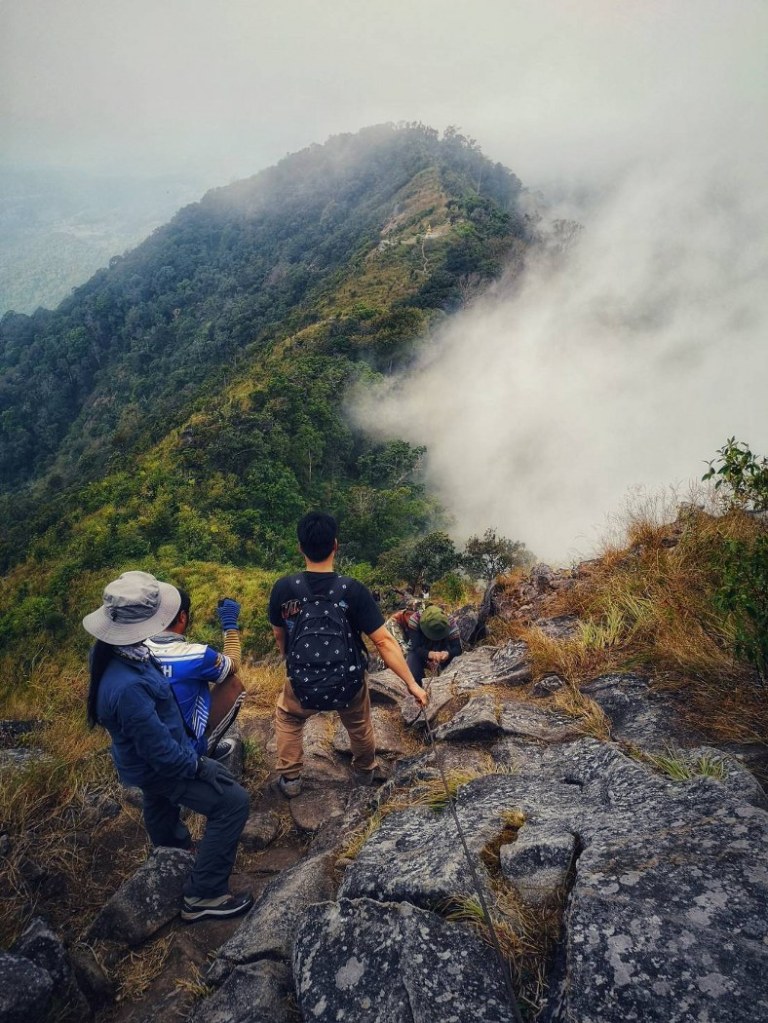 ปีนยอดดอยหนอก พะเยา โหนสลิง