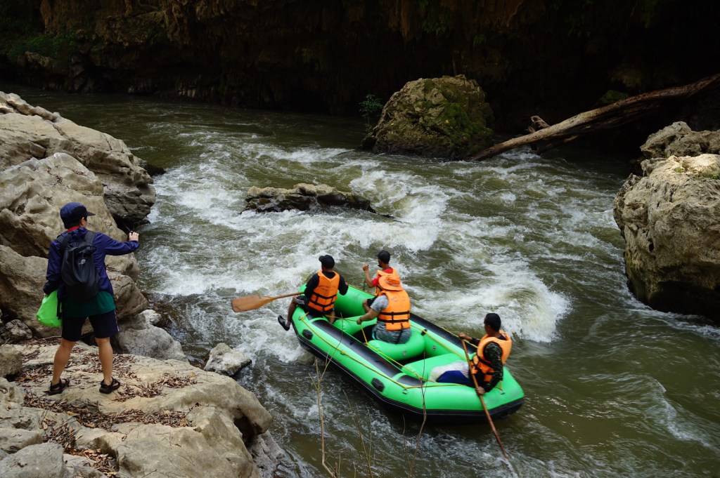 ล่องแก่ง น้ำตกทีลอเล