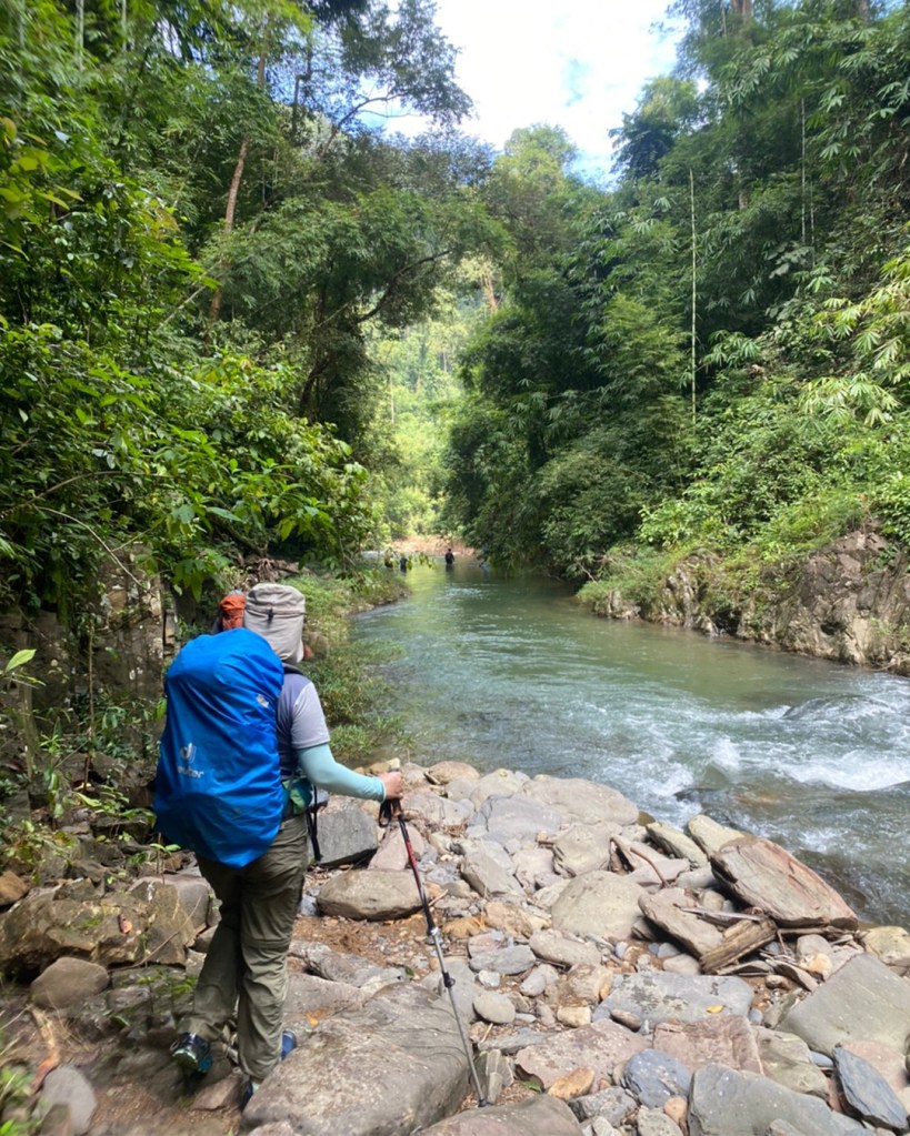 เดินป่า น้ำตก สายรุ้งละอองดาว หินลื่นมาก