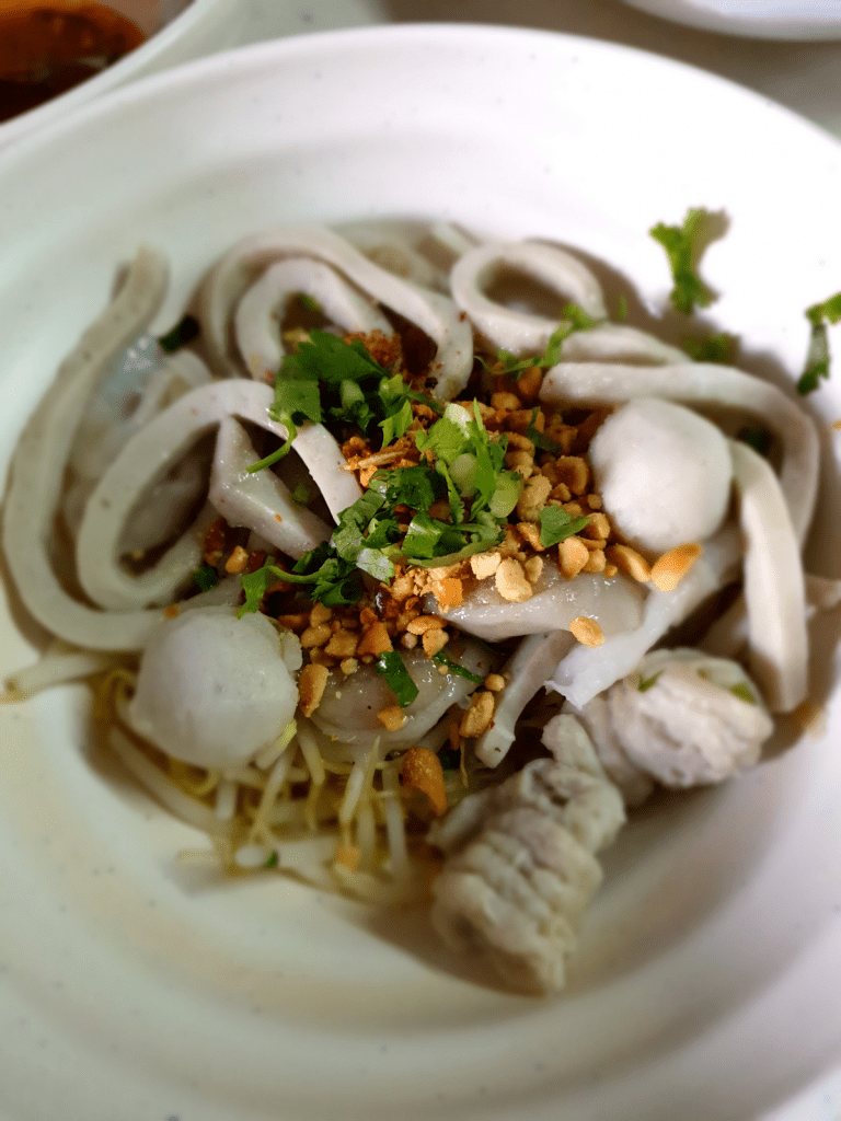 ก๋วยเตี๋ยวอรุณีลูกชิ้นปลา18