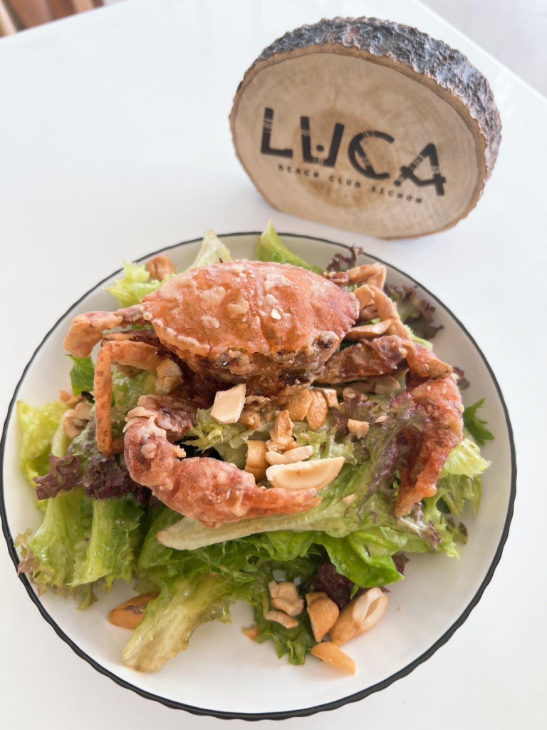 ร้านอร่อยสิชล ลูก้า luca beach club sichon สลัดปูนิ่ม