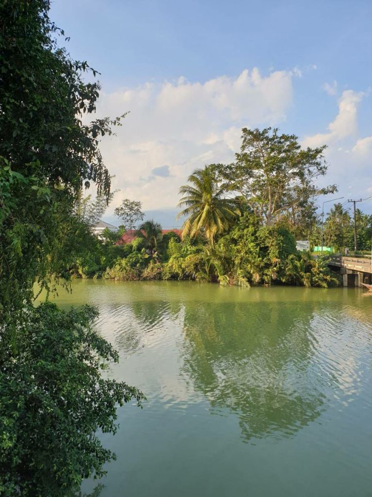 บรรยากาศร้านเลแล สิชล ยามเย็น